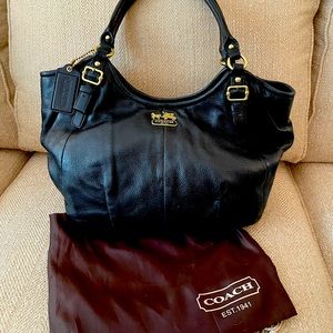Black Leather Coach Purse with Zipper Close